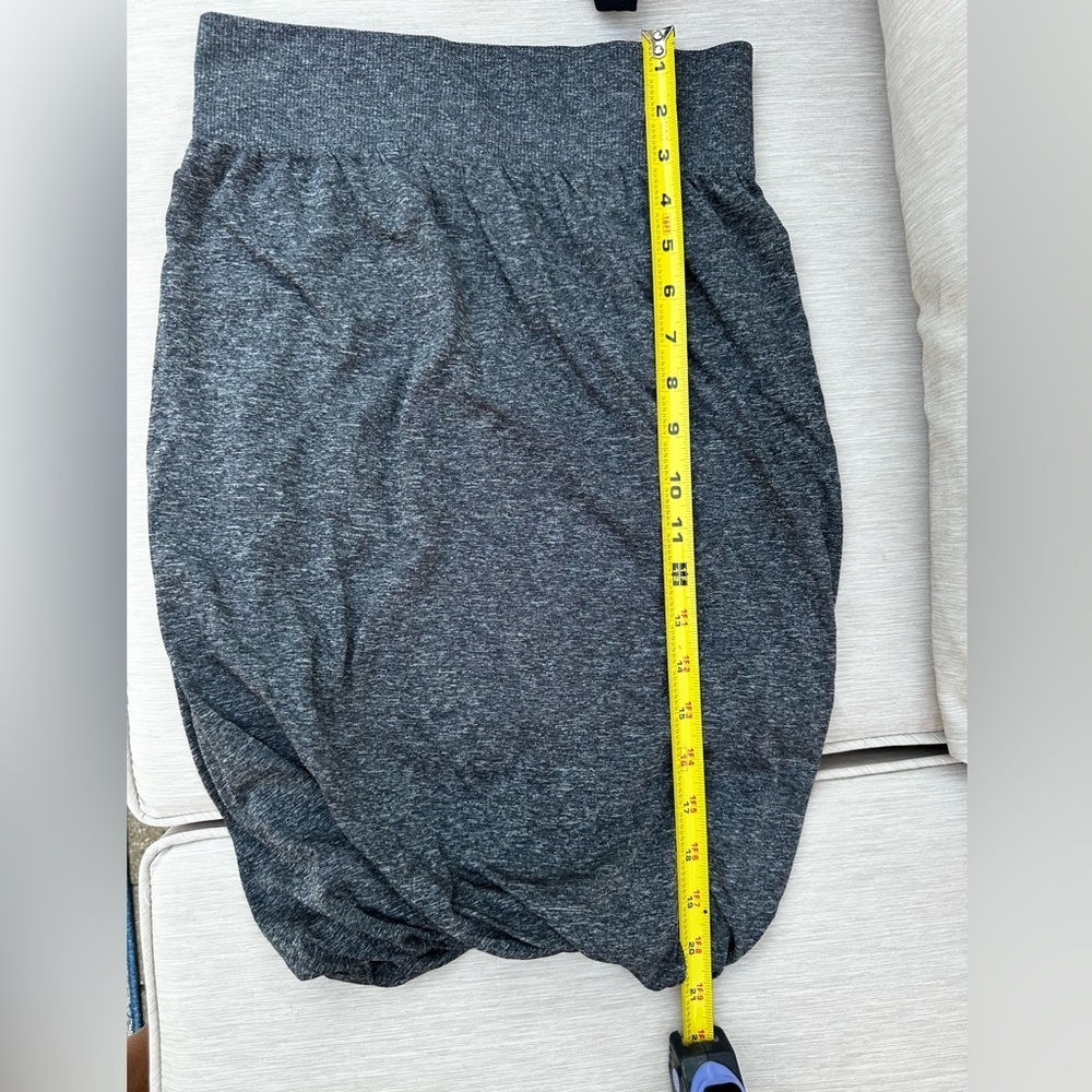 Lululemon Athletica 8 Gray Knee-Length Bubble Skirt